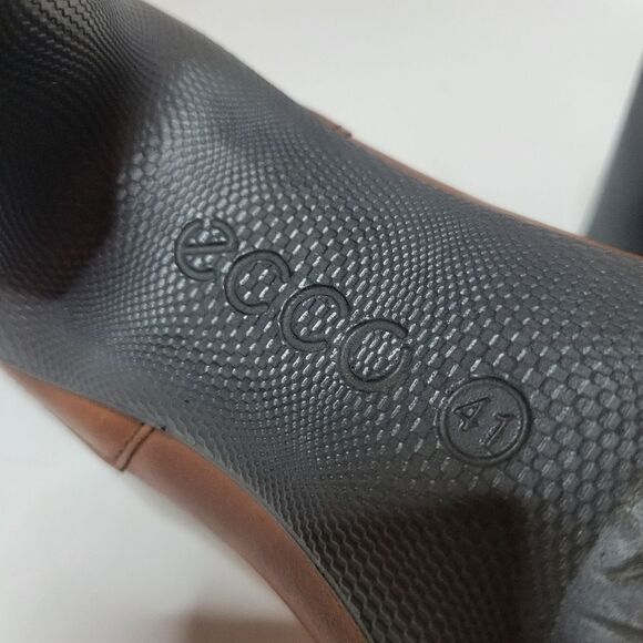 Ecco Brown Leather T-Strap Heeled Sandals - Picture 10 of 14
